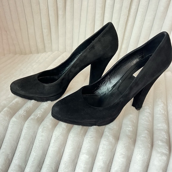 Michael Kors Suede Black 4 1/2 " Heel + 1/2 " Plato Pumps Size 8 1/2 - Picture 10 of 12